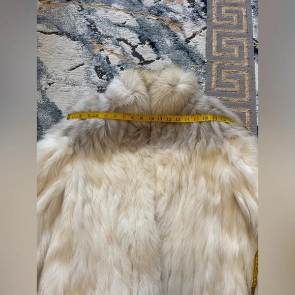 Elegant White and Gray Saga Fox Fur Coat jacket - Picture 14 of 17